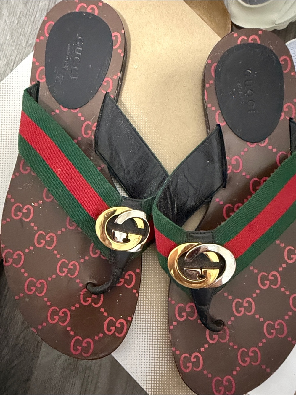 Gucci Brown Red and Green GG Logo Thong Sandals with Gold Hardware